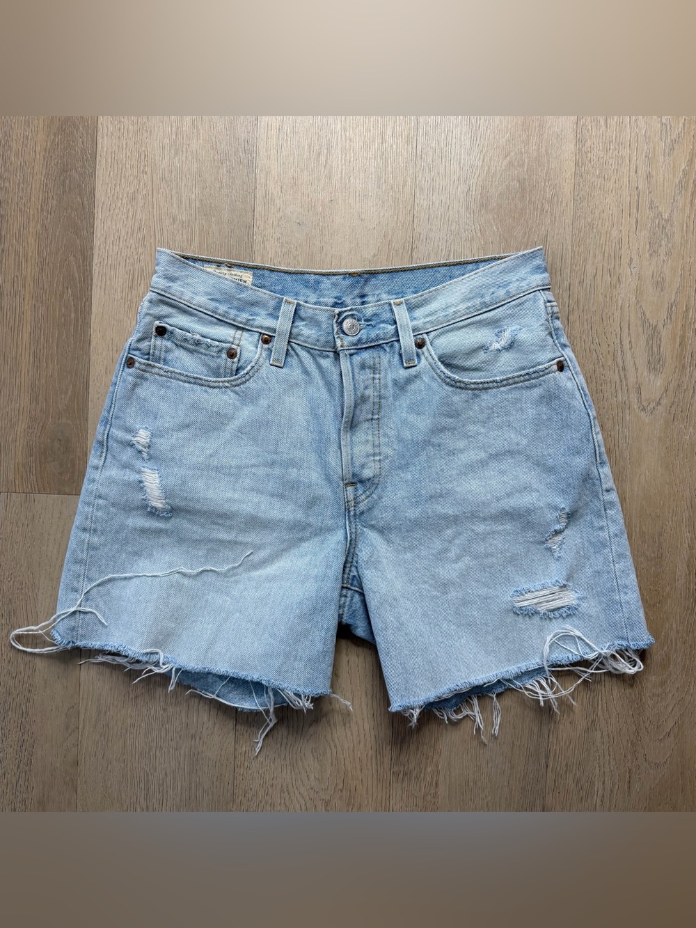 Levi’s 501 mid thigh shorts - W26